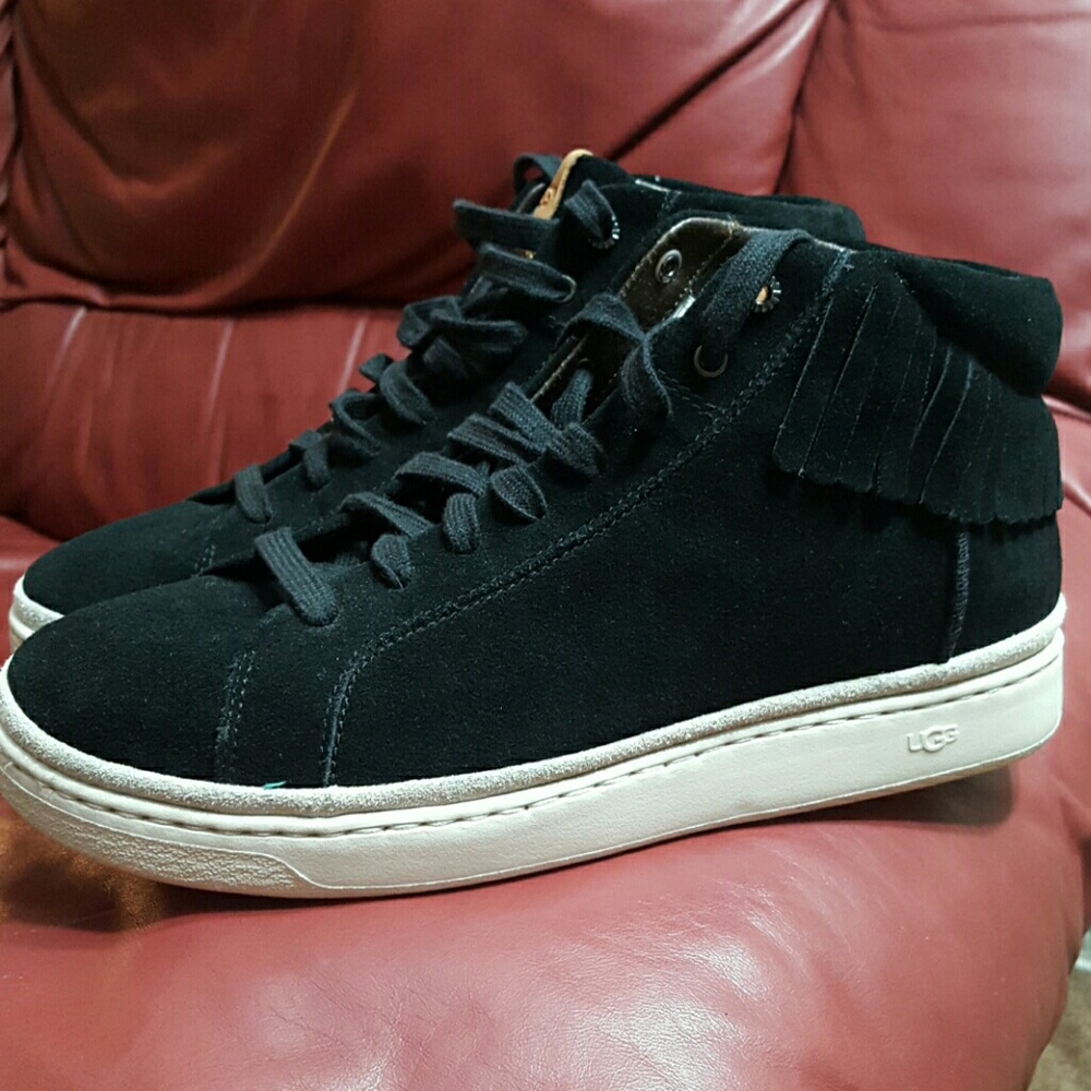 NWOT UGG CALI FRINGE SUEDE SHOE